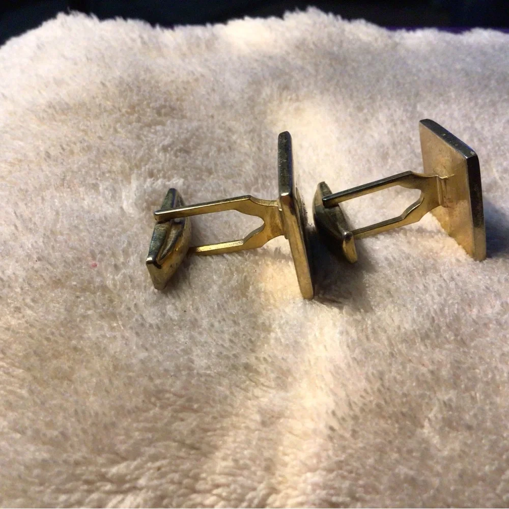 Men's Square Gold Cufflinks — Polished Minimalist Style
